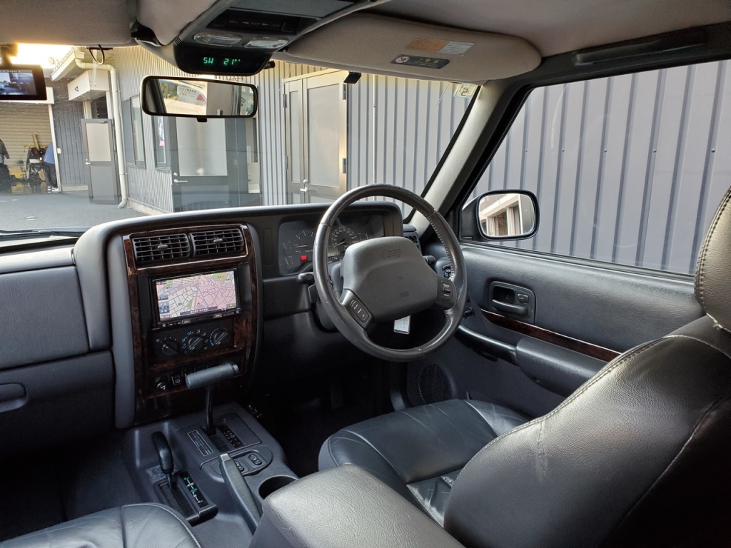 「リミテッド リフトUPカスタムver 純正ブラック16AW&R/Tタイヤ 黒本革内装 ナビ&フルセグTV&Bluetooth【総額 194.8万円】」詳細イメージ画像です