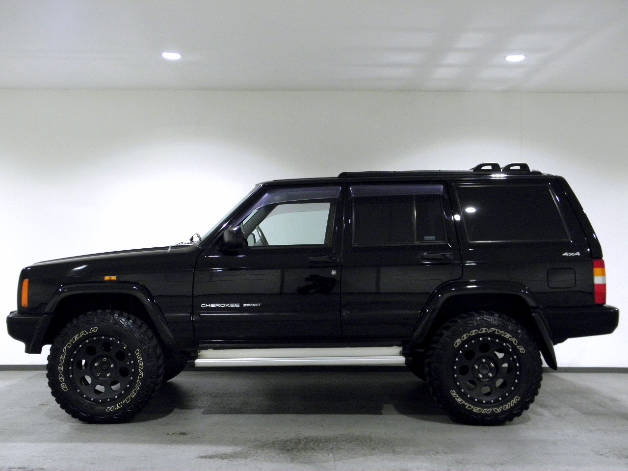 ジープ チェロキー 中古車／Jeep／ジープ中古専門店【キャノン