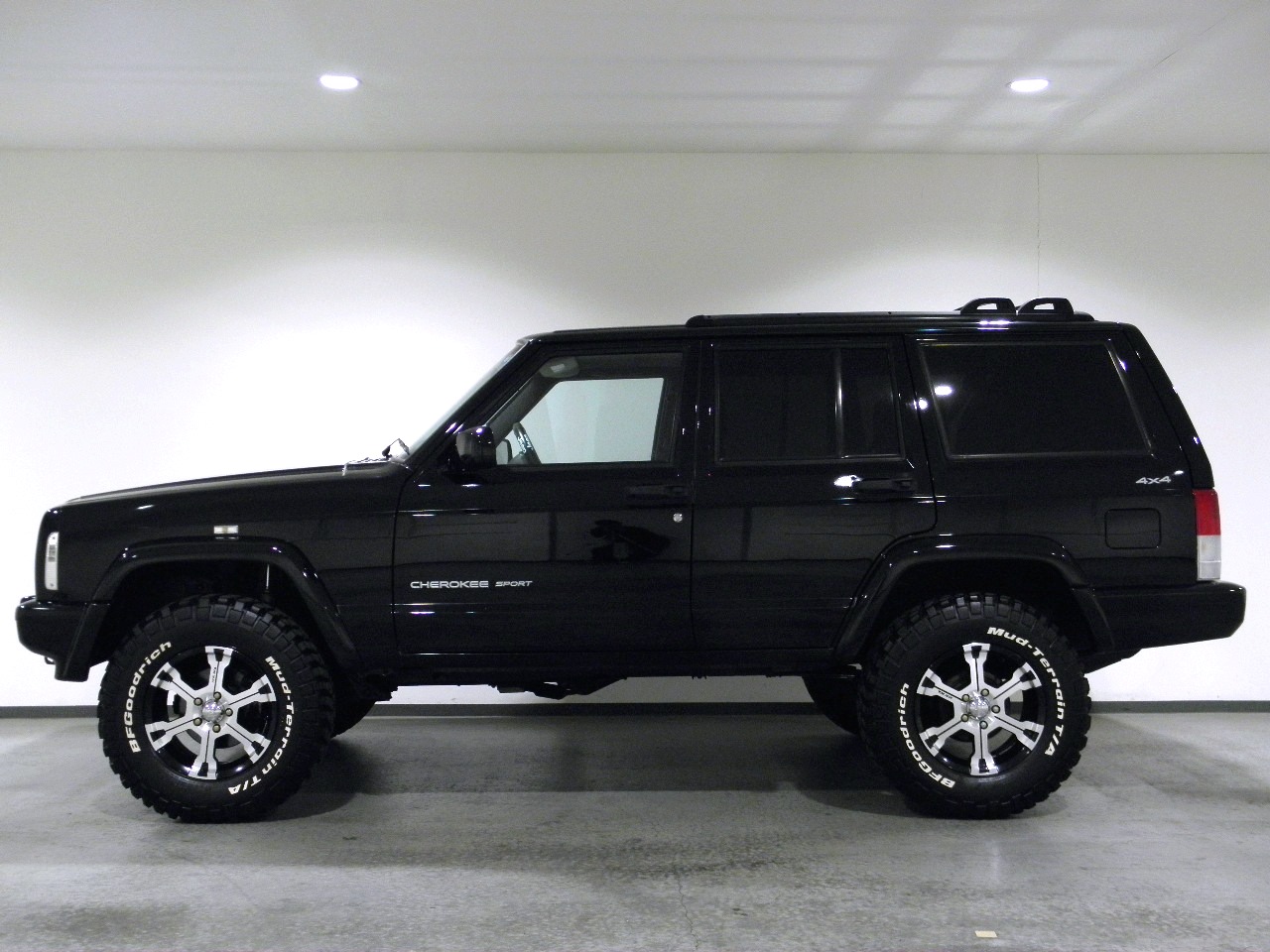 ジープ チェロキー 中古車／Jeep／ジープ中古専門店【キャノン