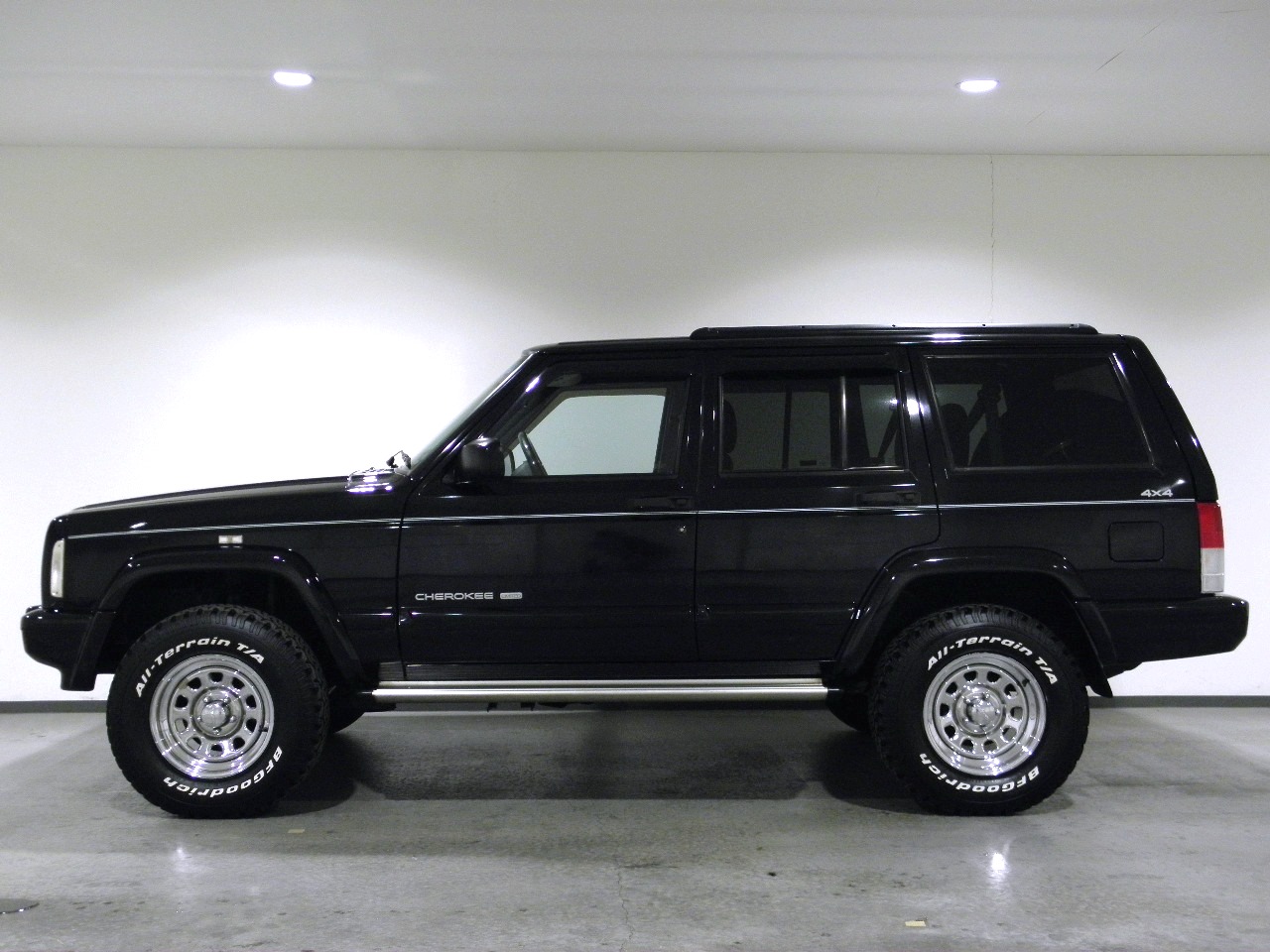 ジープ チェロキー 中古車／Jeep／ジープ中古専門店【キャノン