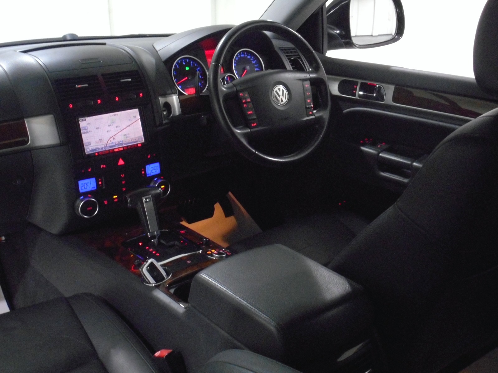 「V6 本革シート&ウッドインテリア ビルトインHDDナビ一体機&地デジフルセグTV【2008yモデル】 」詳細イメージ画像です