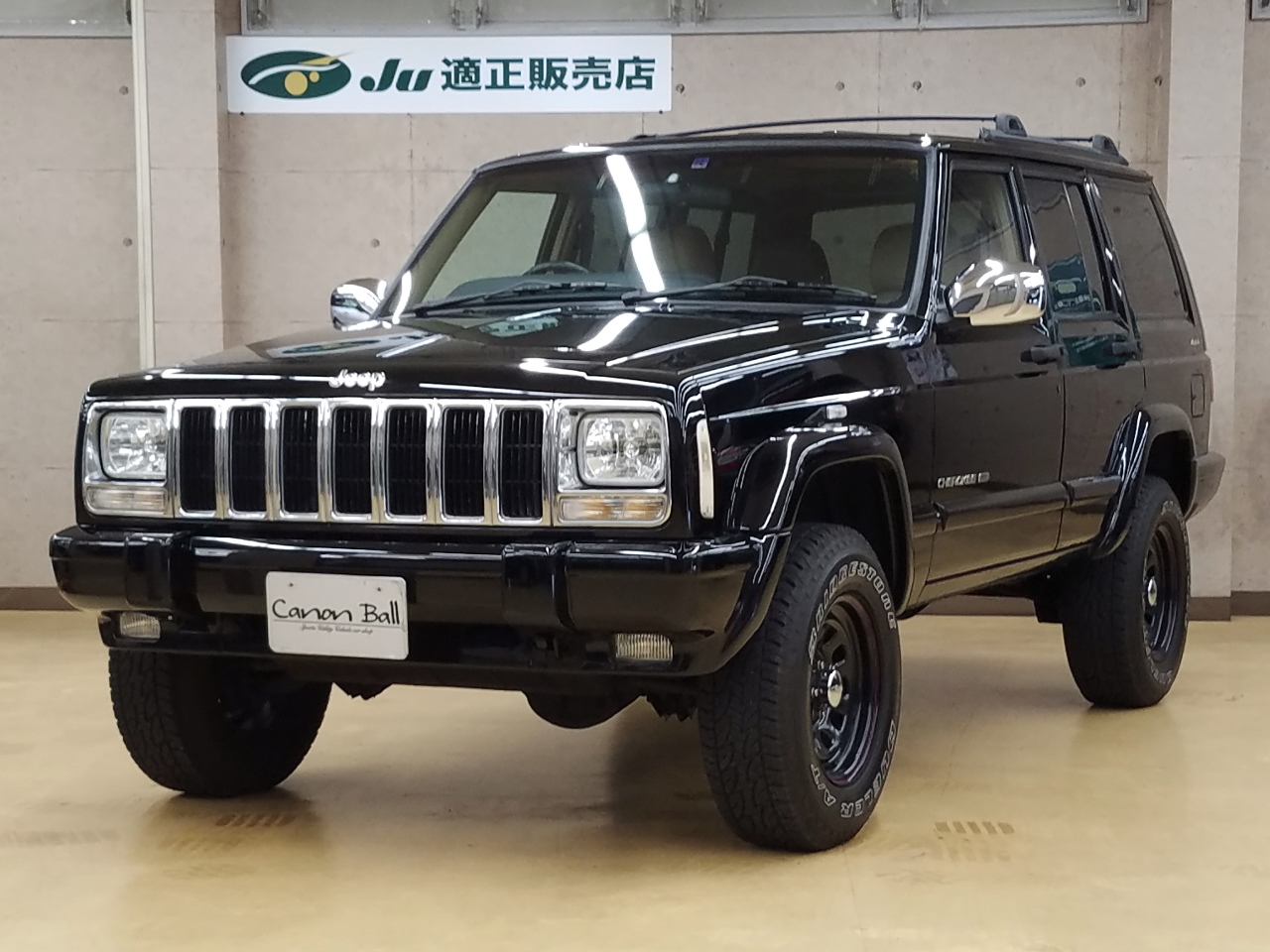 ジープ チェロキー 中古車詳細 Jeep ジープ中古専門店 キャノンボール 埼玉 16号線沿い ｌｔｄ ボディリフトｕｐ ブラックデイトナ ベージュ本革シート ウッドインテリア ビルトイン式サイバーナビ一体機 ２０００年登録車